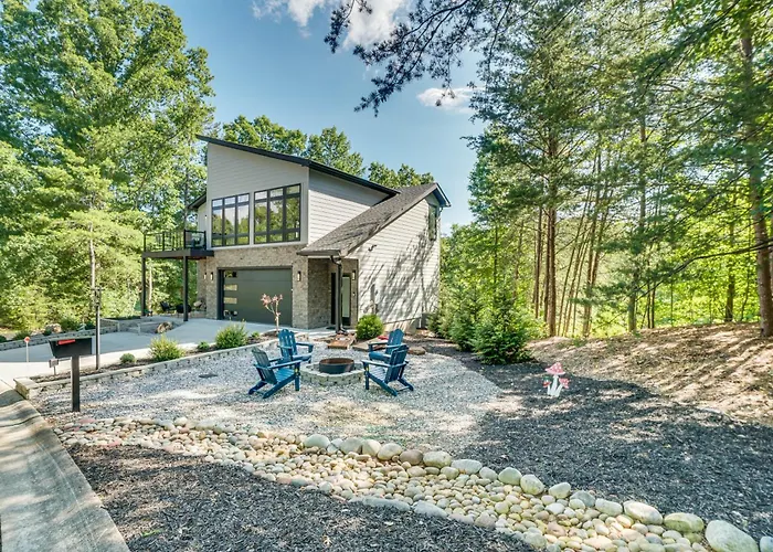 Luxury Modern Home On Golf Course W/ Game Room!