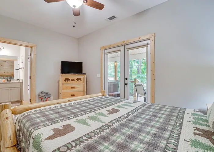 Luxury Helen Retreat | Hot Tub & Game Room